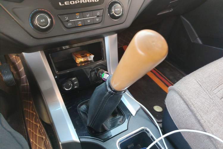 Used Leopaard Q6 2015 2.4L Manual 4x4 Excellence Edition
