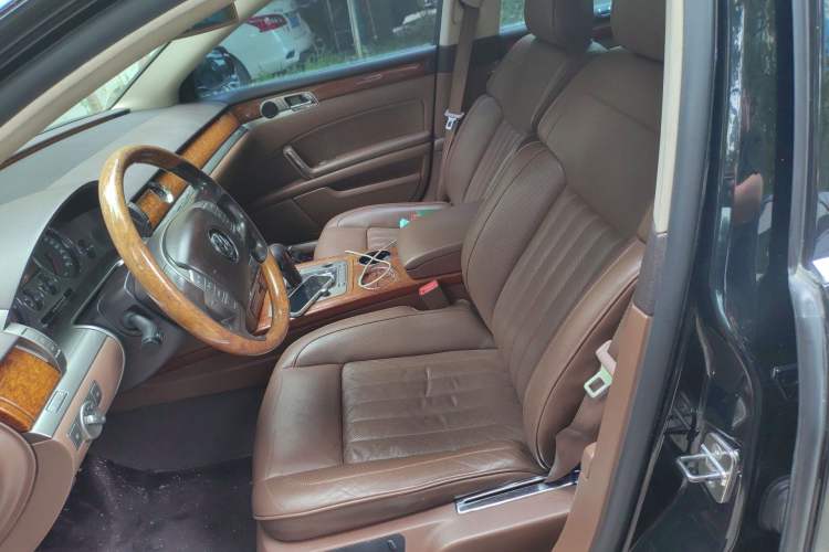 Used Volkswagen Phaeton 2011 3.6L V6 5-Seater Extended Business Edition Left Front Seat