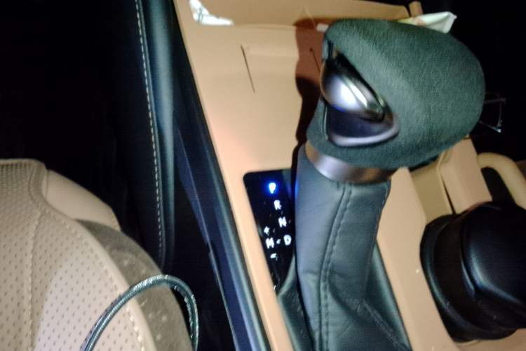 Used Lexus ES 2024 200 Premium Edition Gear Lever
