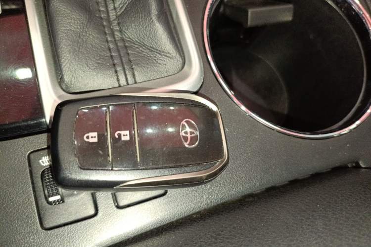 Used Toyota Highlander 2018 2.0T Four-Wheel Drive Luxury Version 7 Seats China VI Standard