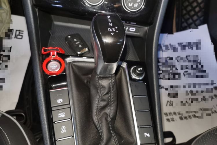 Used Volkswagen Sagitar 2025 300TSI DSG Excellence Edition Gear Lever