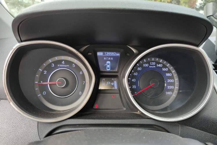 Used Hyundai Elantra (5th Generation / Langdong) 2016 1.6L Automatic Prestige Model Odometer Close Up