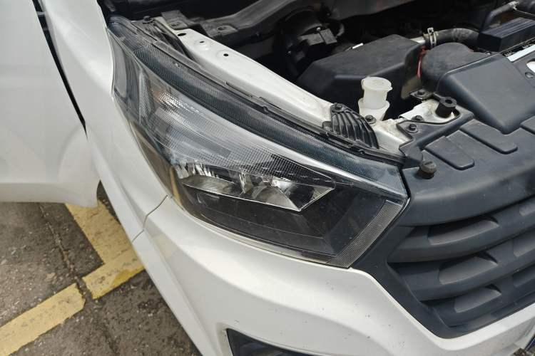 Used Jinbei Gold Hiace 2023 1.5L Passenger Vehicle Engineering Lion 5/6/7 Seater