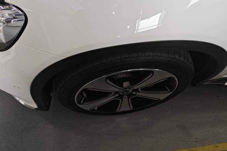 Used Mercedes-Benz GLC 2019 GLC 300 L 4MATIC Dynamic Model Left Front Wheel Hub