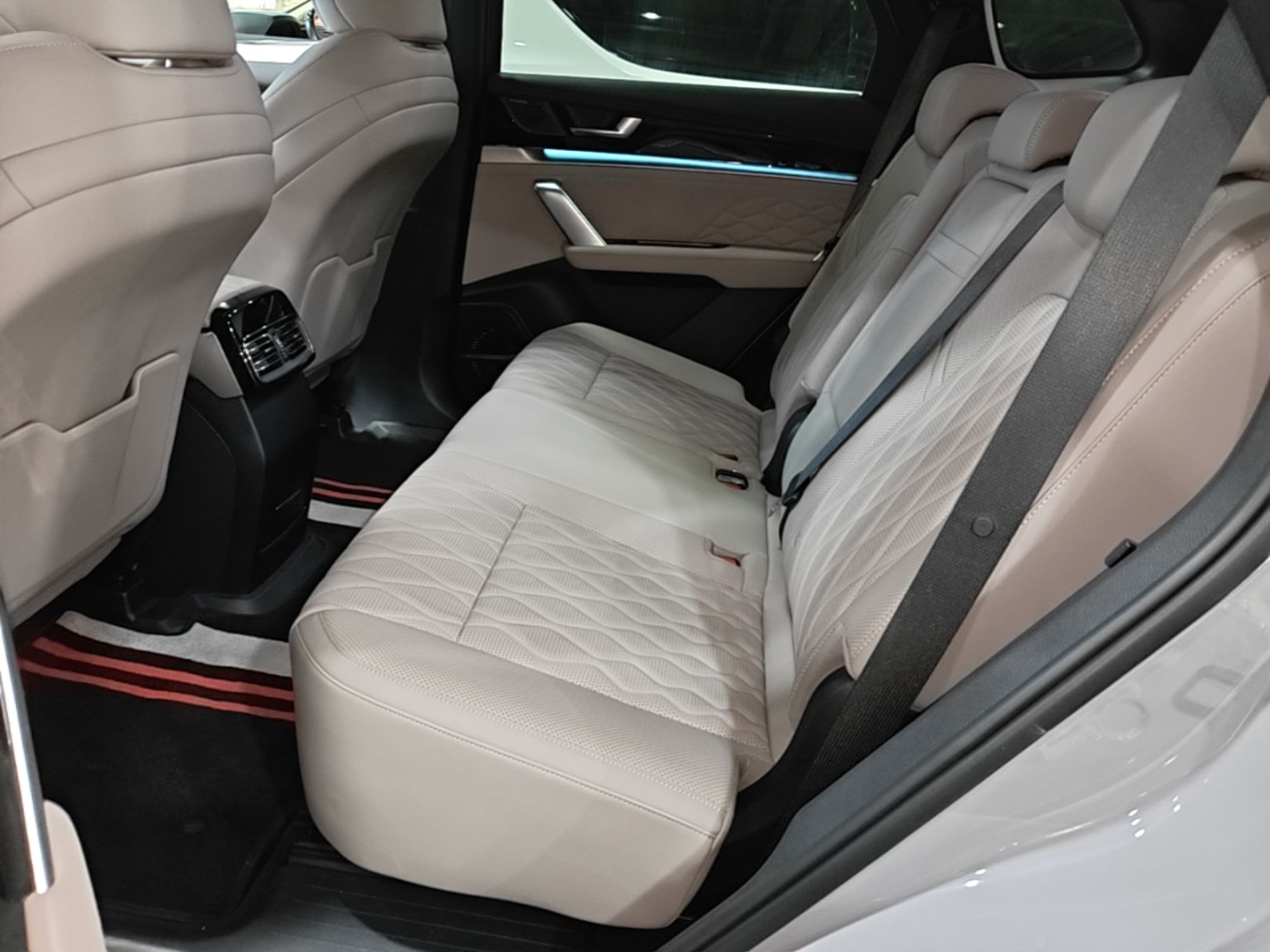 BYD Tang New Energy 2025 DM-i 115KM Prestige Model - Executive — снимка 20