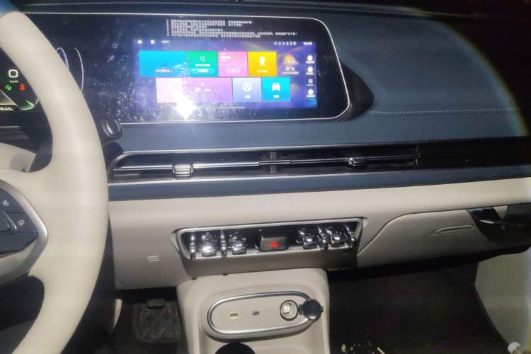 Used ORA Good Cat 2023 401 km Standard Range Prestige Version Lithium Iron Phosphate Audio And AC Panel