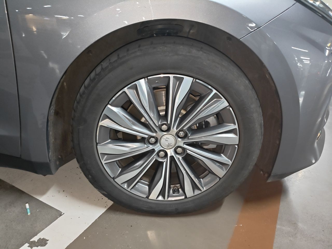 Hongqi E-QM5 2023 620km PLUS — снимка 8