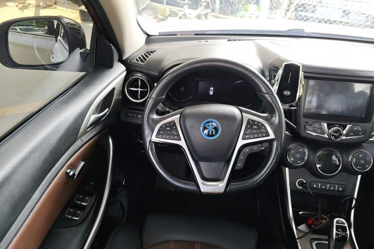 Used BYD Song New Energy 2017 Song DM 1.5TID All-Wheel Drive Luxury Model Steering Wheel