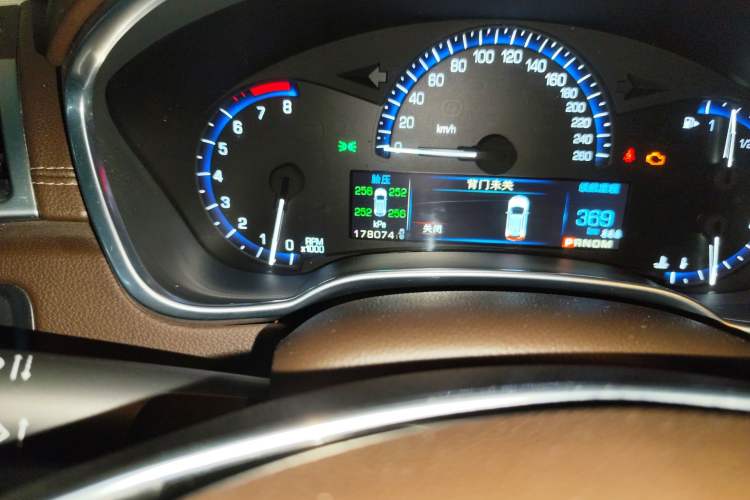 Used Cadillac SRX 2014 3.0L Luxury Model Odometer Close Up