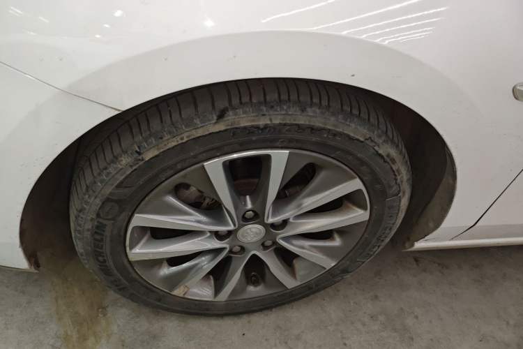 Used Buick GL6 2021 323T Mild Hybrid Connect Luxury Model Left Front Wheel Hub