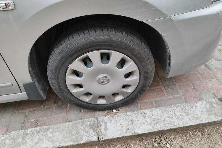 Used Nissan Sylphy 2012 Classic 1.6XE Manual Comfort Edition Right Front Wheel Hub