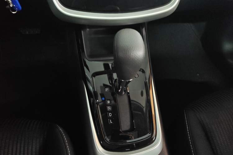 Used Nissan Tiida 2016 1.6L CVT Cool Dynamic Edition Gear Lever