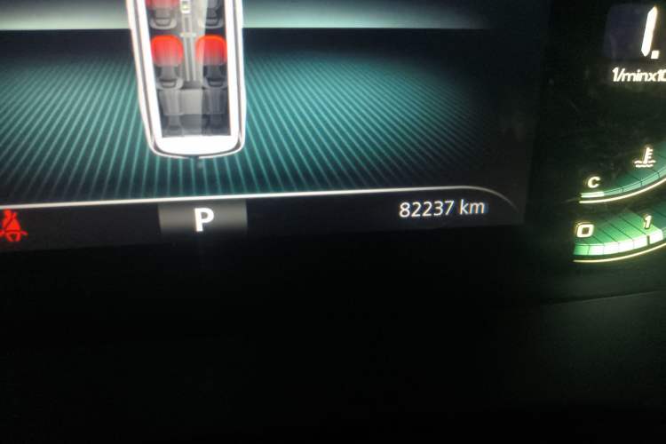 Used Roewe iMAX8 2021 400TGI Supreme Series Prestige Edition Odometer Close Up