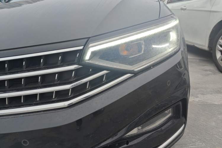 Used Volkswagen Magotan 2023 2 Million Units Commemorative Edition 330TSI DSG Luxury Version Left Front Headlight