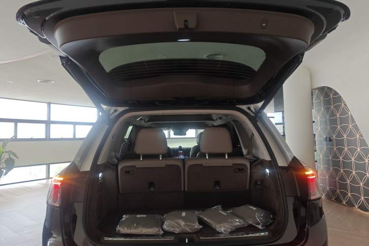 Used Hima AITO M9 2025 Extended-Range Ultra Version 52 kWh 6-Seater Trunk