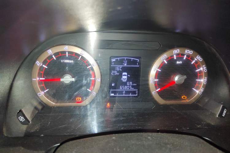 Used FORTHING Lingzhi 2019 M5L 1.6L 7-Seater Comfort Model China VI Standard
