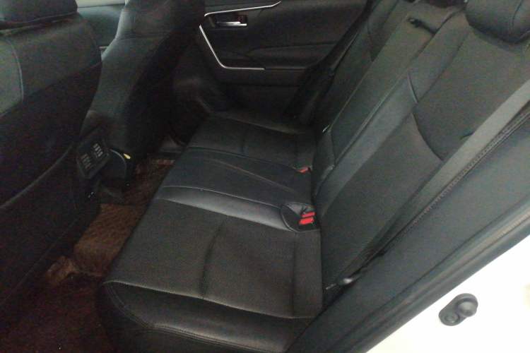 Used Toyota RAV4 2023 2.0L CVT Two-Wheel Drive Fashion Edition Left Rear Seat