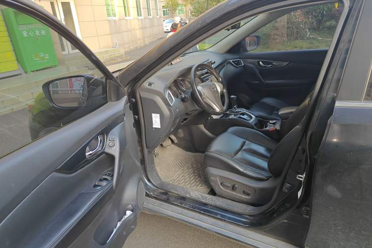 Used Nissan X-Trail 2014 2.5L CVT Leading Edition 4WD
