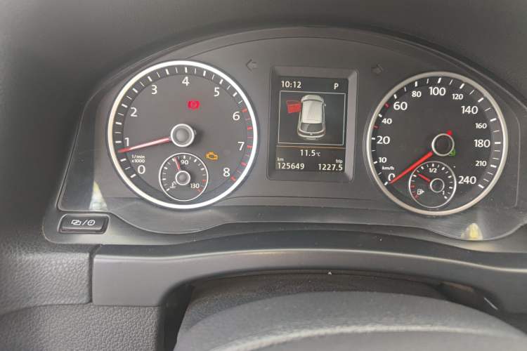 Used Volkswagen Tiguan 2016 300TSI Automatic Two-Wheel Drive Luxury Edition Odometer Close Up