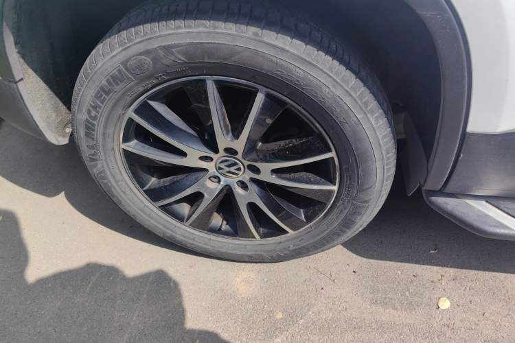 Used Volkswagen Tiguan 2013 1.8 TSI Automatic All-Wheel Drive Luxury Model Right Rear Wheel Hub