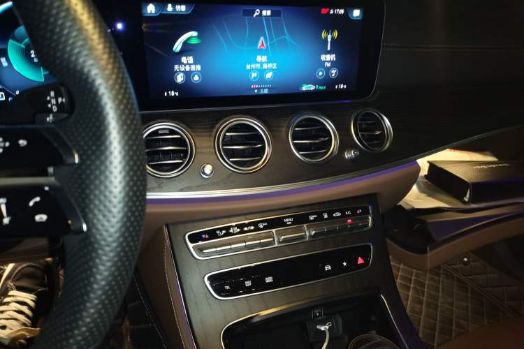 Used Mercedes-Benz E-Class New Energy 2021 E 350 e L Plug-in Hybrid Sports Sedan Audio And AC Panel