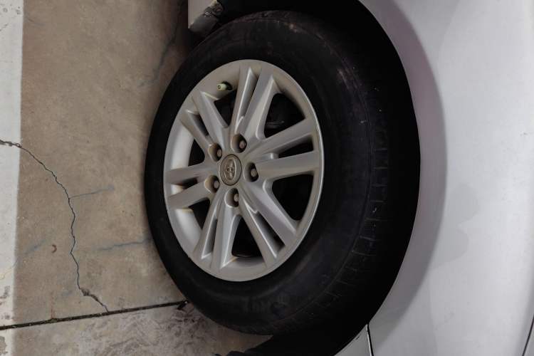 Used Toyota Reiz 2006 2.5V Right Front Wheel Hub