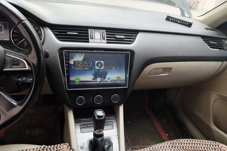 Used Skoda Octavia 2015 1.6L Automatic Yijun Edition Audio And AC Panel