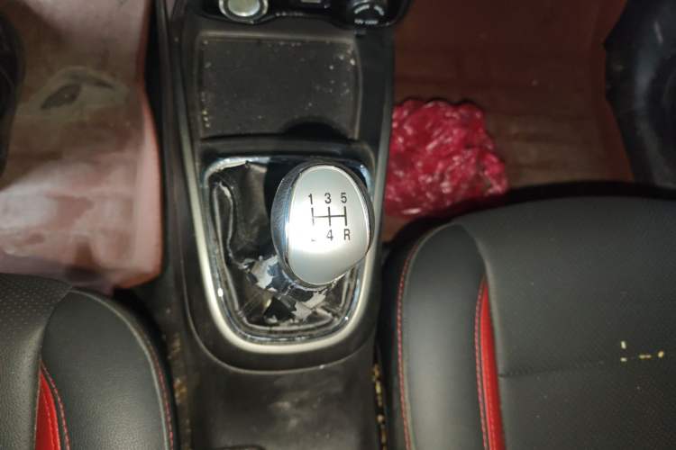Used CHANGAN CS15 2016 1.5L Manual Fashion Edition Gear Lever