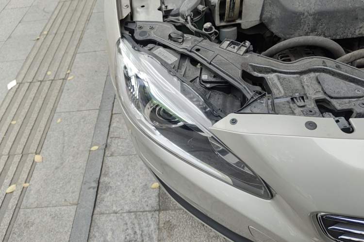 Used Volvo S60 2017 S60L T4 Smart Range Edition Right Front Headlight