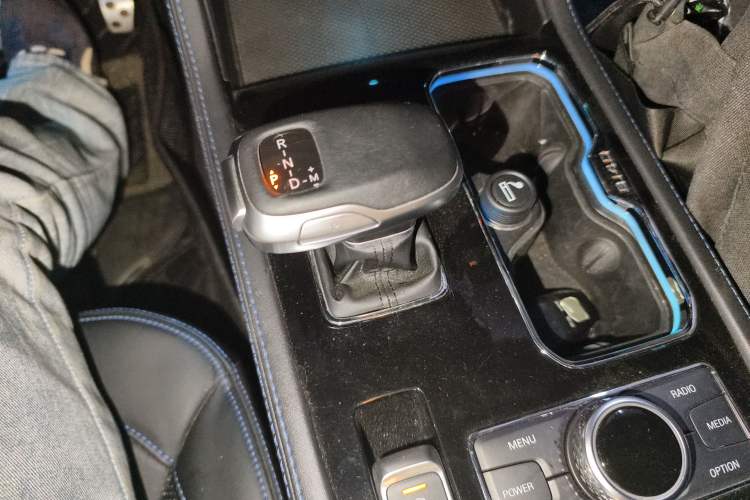 Used BAIC Off-Road BJ40 2020 2.0T Automatic Four-Wheel Drive Urban Hunter Edition Chivalrous Type Gear Lever