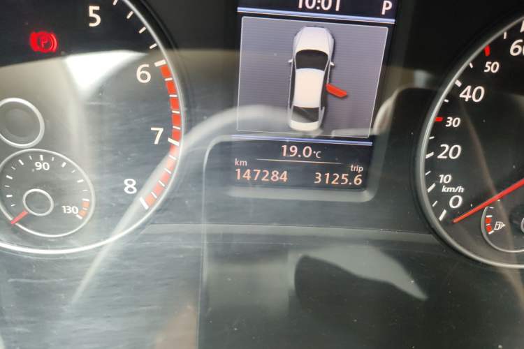 Used Volkswagen Passat 2013 1.8TSI DSG Prestige Edition Odometer Close Up