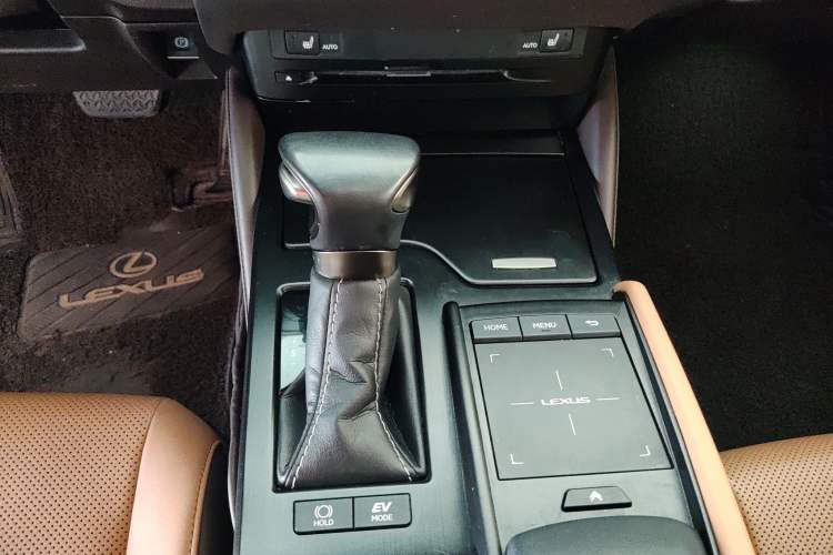 Used Lexus ES 2020 300h Premier Edition