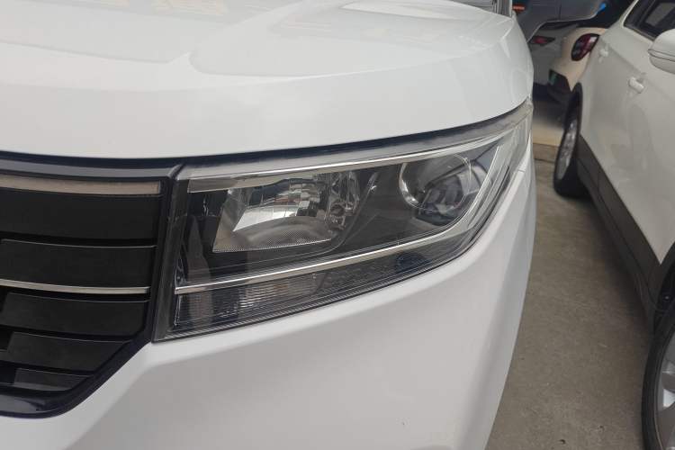 Used Wuling Hongguang PLUS 2019 1.5T Manual Luxury 7-Seater Left Front Headlight