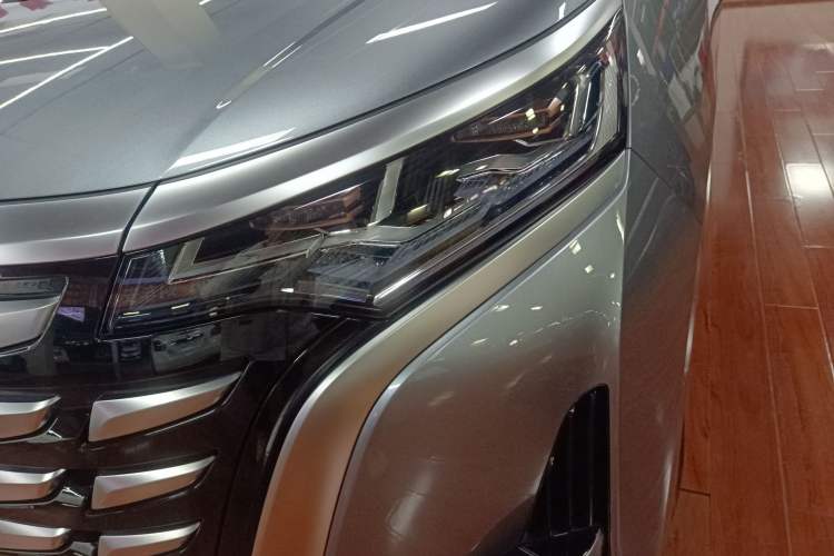 Used Denza D9 2022 DM-i 970 Four-Wheel Drive Prestige Model
