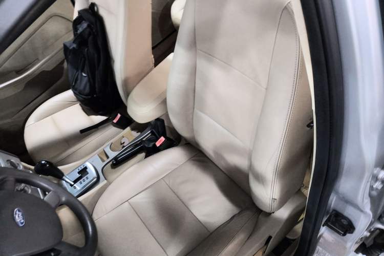 Used Ford Focus 2011 Sedan 1.8L Automatic Fashion Edition
