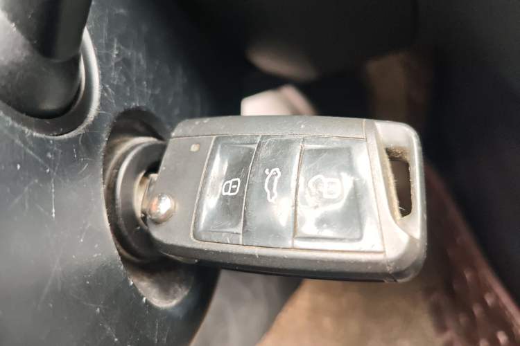 Used Skoda Octavia 2018 1.6L Automatic Comfort Edition Vehicle Key