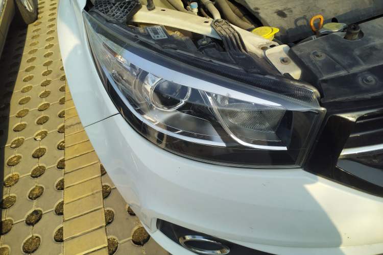 Used Chery Tiggo 3 2016 1.6L Manual ZhiShang Edition Right Front Headlight