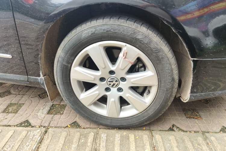 Used Volkswagen Magotan 2011 1.4 TSI Elite Edition Right Front Wheel Hub