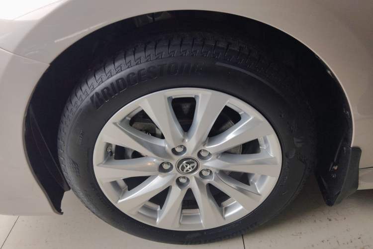 Used Toyota Camry 2019 Revised Version 2.0G Luxury Edition Exterior 4