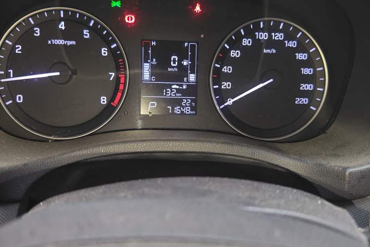 Used Hyundai ix25 2015 1.6L Automatic Two-Wheel Drive Smart GLS Trim Odometer Close Up