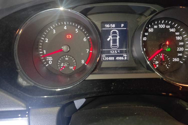 Used Volkswagen Sagitar 2017 230TSI Automatic Comfort Version Odometer Close Up