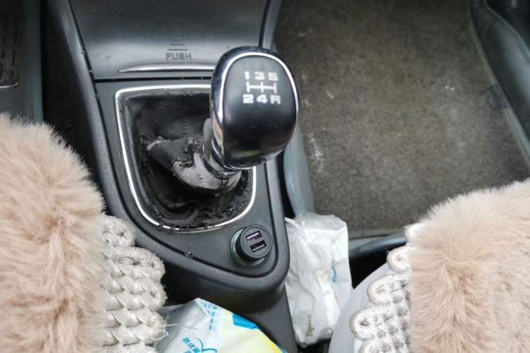 Used Dongfeng Aeolus S30 2013 1.6L Manual Zunya Model
