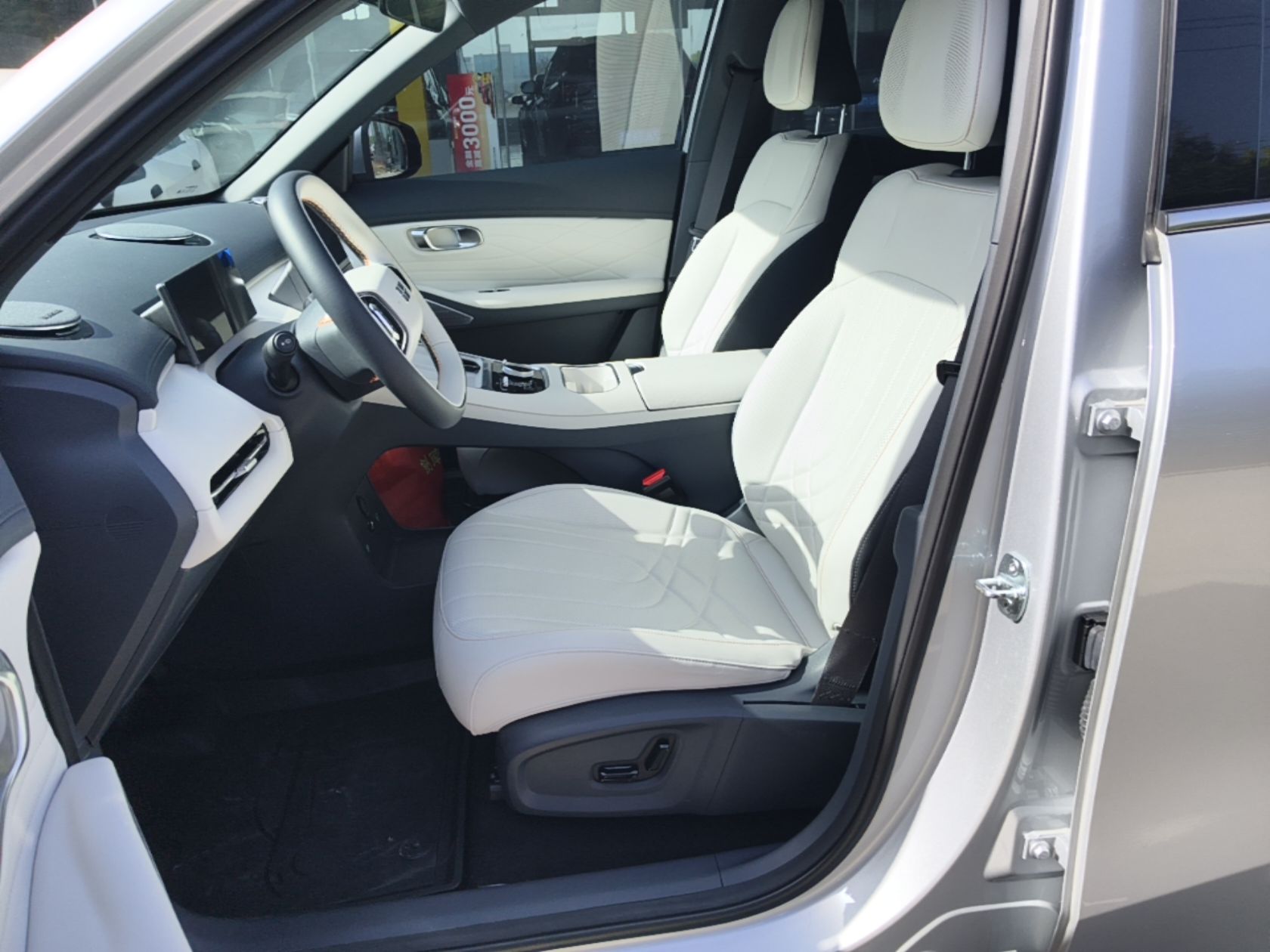 Geely Galaxy Xingjian 7 EM-i 2025 120km Launch+ Version — снимка 17
