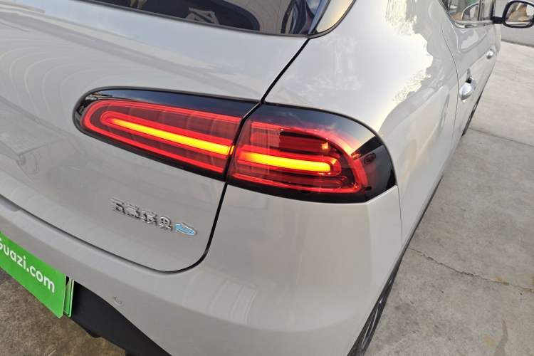 Used Wuling Bingo PLUS 2024 330 km Range Five-Seater Version
