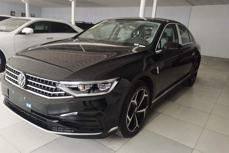 Used Volkswagen Magotan 2026 30 Million Vehicles Selected Model 380TSI DSG Luxury Edition