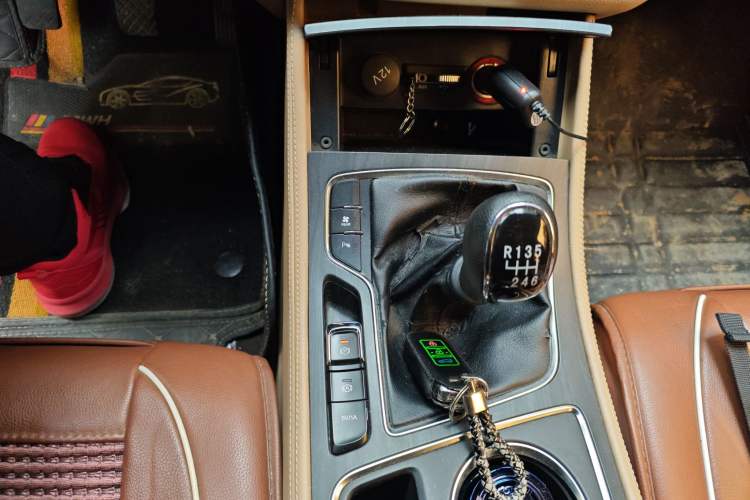 Used Baojun 730 2017 1.5T Manual Prestige Version 7 Seats