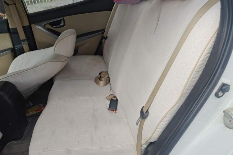 Used Hyundai Elantra (5th Generation / Langdong) 2012 1.6L Manual Leading Model
