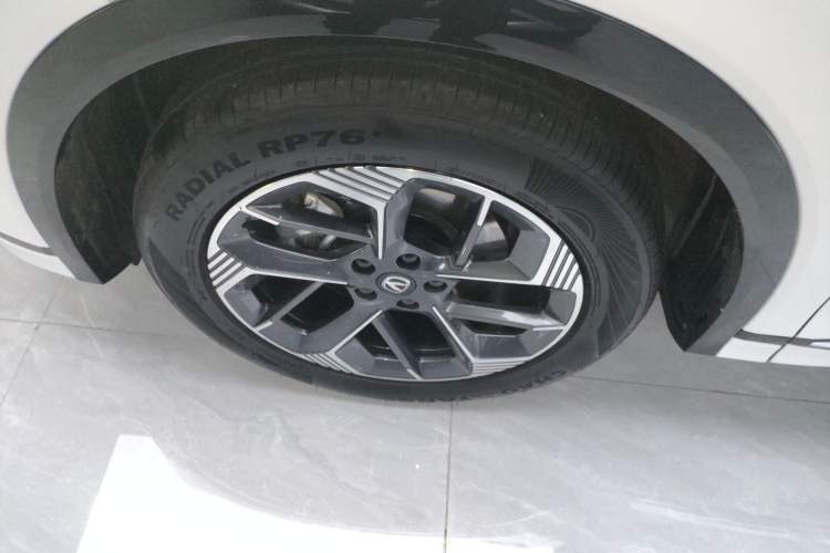 Used CHANGAN CS75 PLUS 2025 4th Generation 1.5T New Blue Whale Smart Flagship Version Left Front Wheel Hub