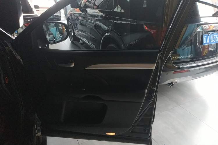 Used Toyota Highlander 2018 2.0T Four-Wheel Drive Luxury Edition 7 Seats China V Emission Standard