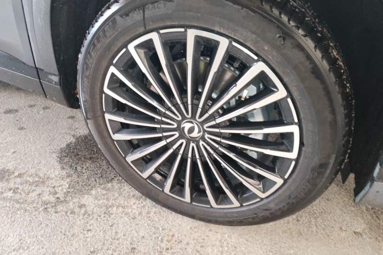 Used Dongfeng Aeolus L8 2025 Model 185KM Ideal Edition Right Front Wheel Hub